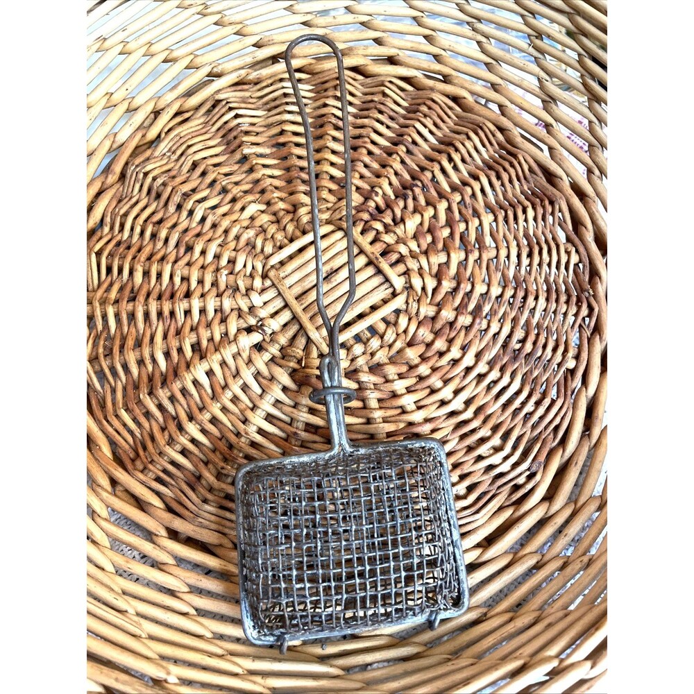Vintage Wire Mesh Basket Soap Saver Laundry Tool Primitive Farmhouse Country